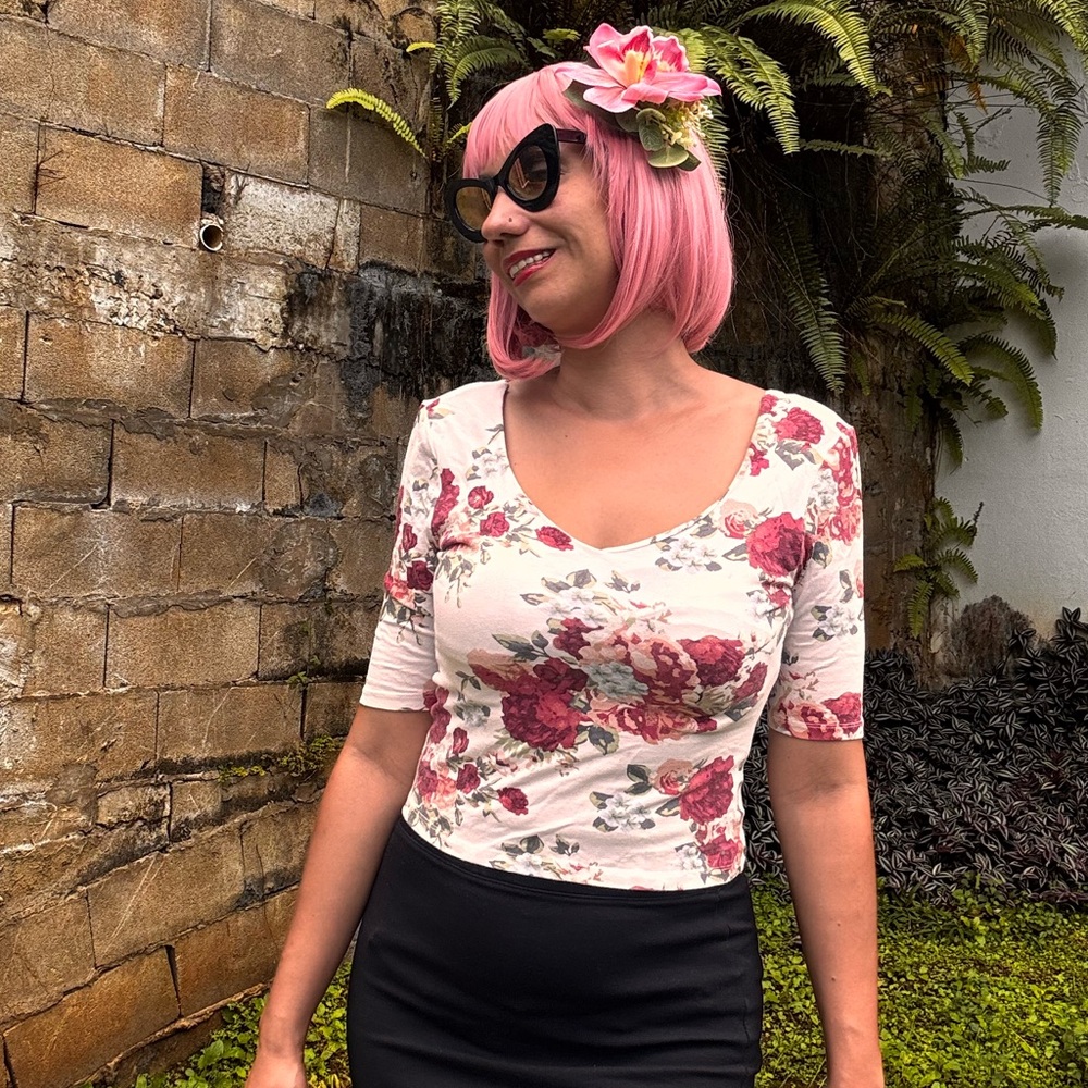 The Blossom Beauty Top.🌺 stunning red floral, Soft, Microfiber, Stretch Fit.￼